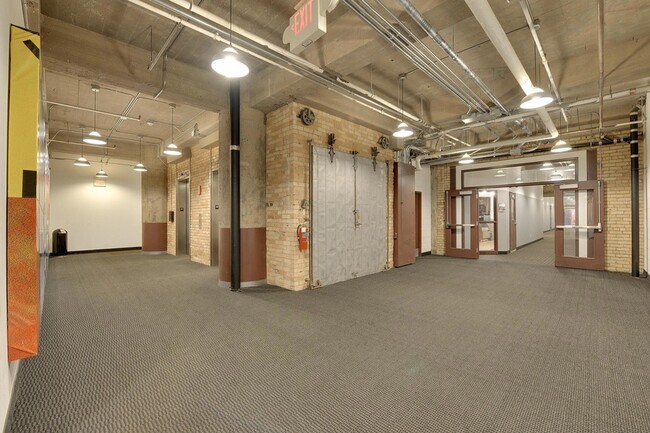 Building Photo - 901 N 3rd St
