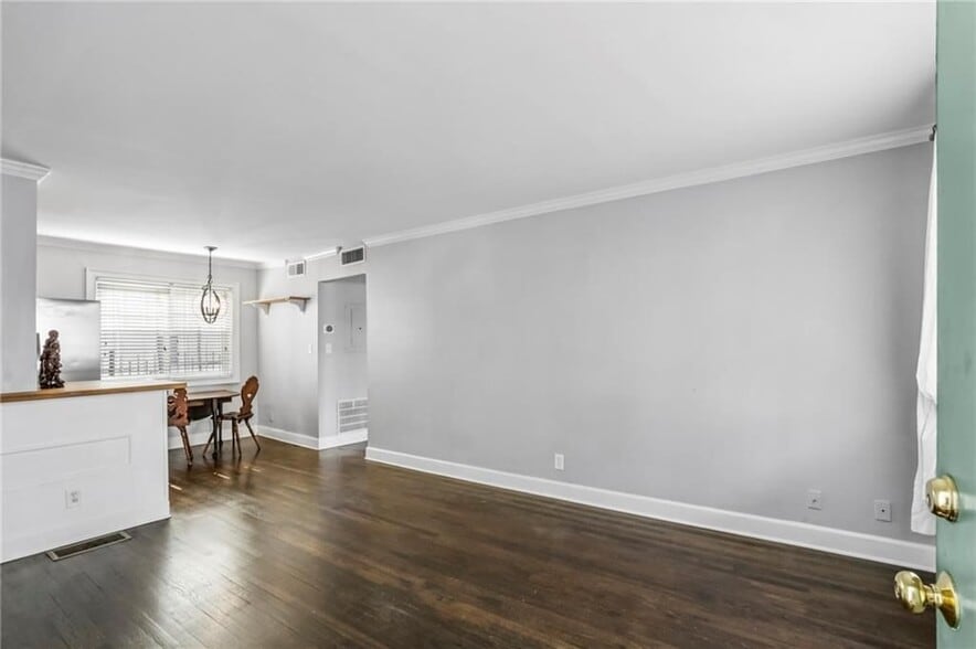 Building Photo - 1988 Wellbourne Dr NE