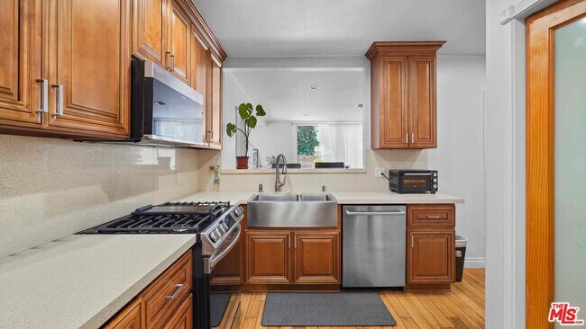 Building Photo - 3801 Sutro Ave