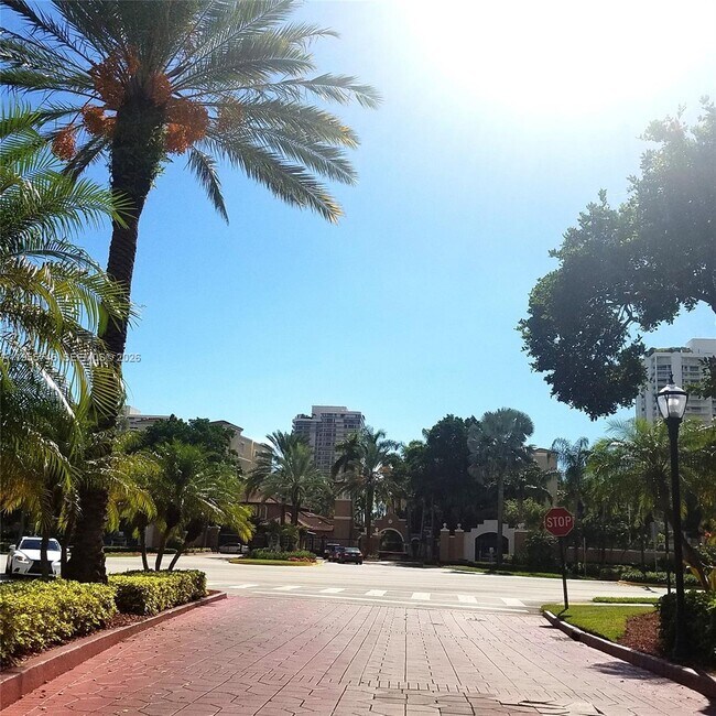 Building Photo - 19999 E Country Club Dr