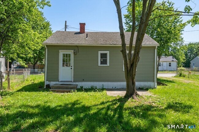 Building Photo - 106 Midway Oval