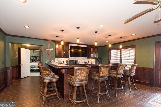 Building Photo - 5166 Wheeler Dr