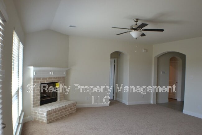 Building Photo - 1119 Sumner Dr