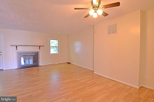 Building Photo - 22426 Greenview Ct