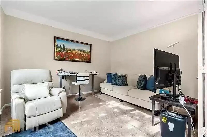 Building Photo - Room in House on Weller Tr NE
