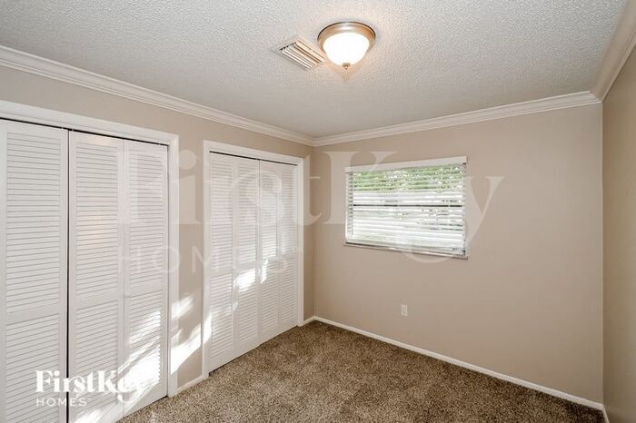 Building Photo - 207 Lily Rd