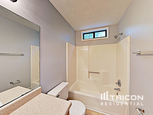 Building Photo - 1035 Peace Dr