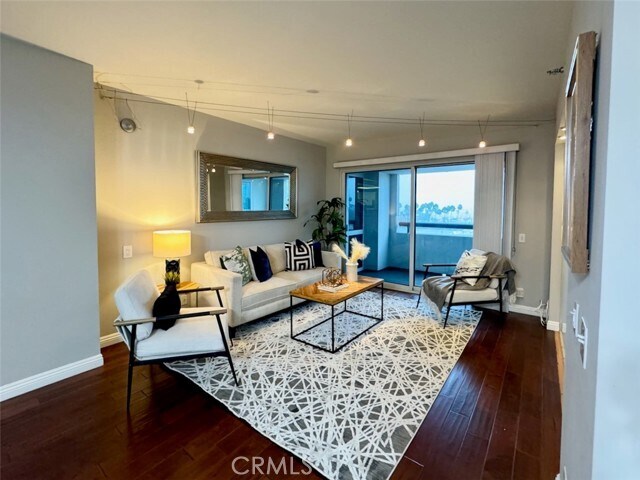 Building Photo - 525 E Seaside Way