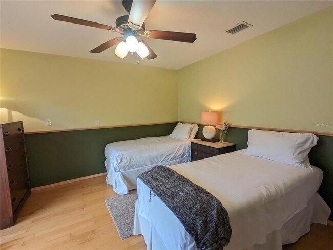 Building Photo - 5409 Palm Aire Dr