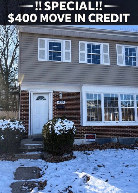 Building Photo - 1439 Charlestown Dr