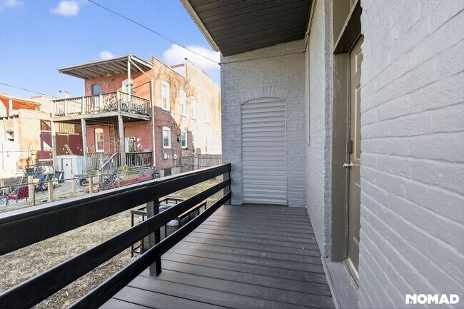 Building Photo - Charming 2BR Townhome in Saint Louis