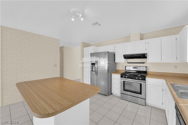 Building Photo - 6608 Silverstream Ave