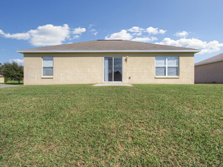 Building Photo - 8364 Greystone Dr