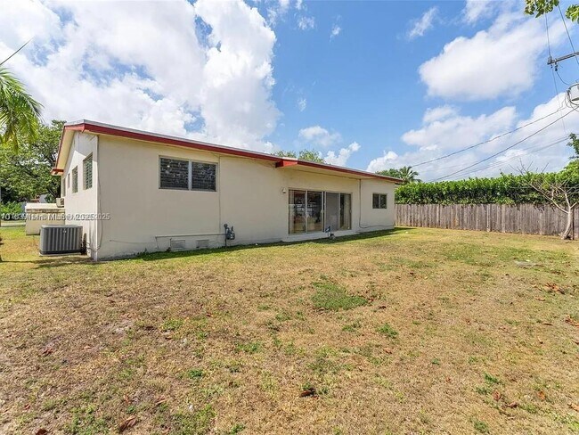 Building Photo - 1411 SW 82nd Ct