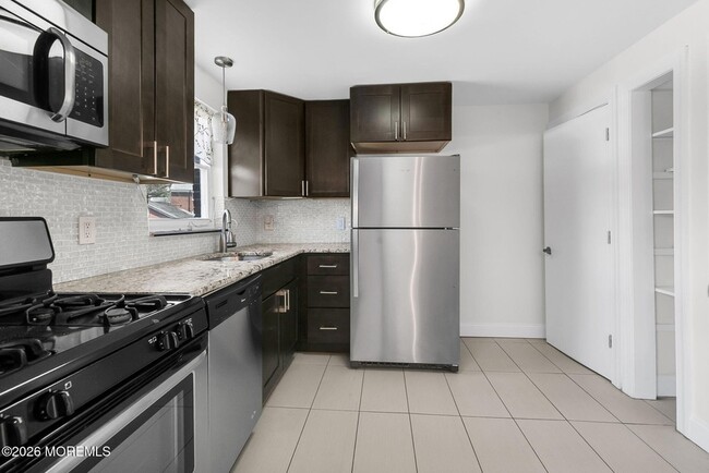 Building Photo - 119 Manor Dr