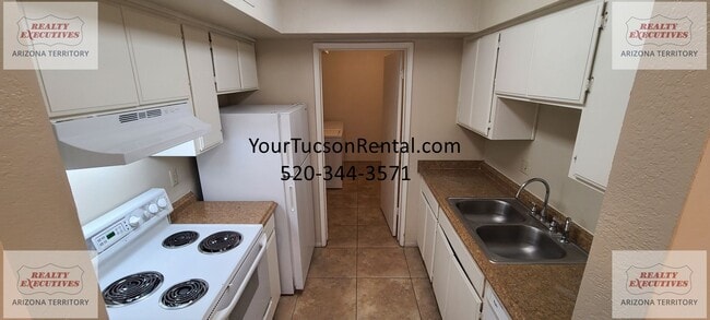 Building Photo - 1st Ave & Limberlost Dr - 2 Beds/ 1.5 Bath...
