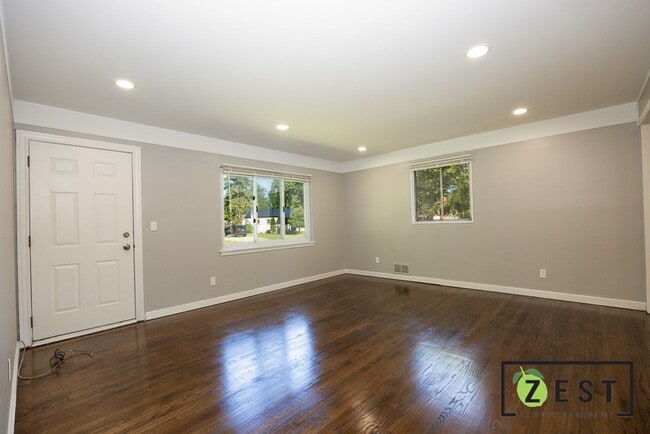 Primary Photo - PRE-LEASING NOW!!! 3BDRM Warren Home!