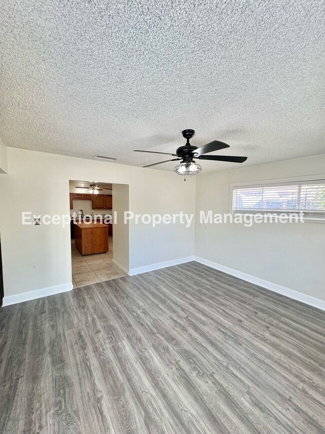 Building Photo - Great 3 bed 2 bath home