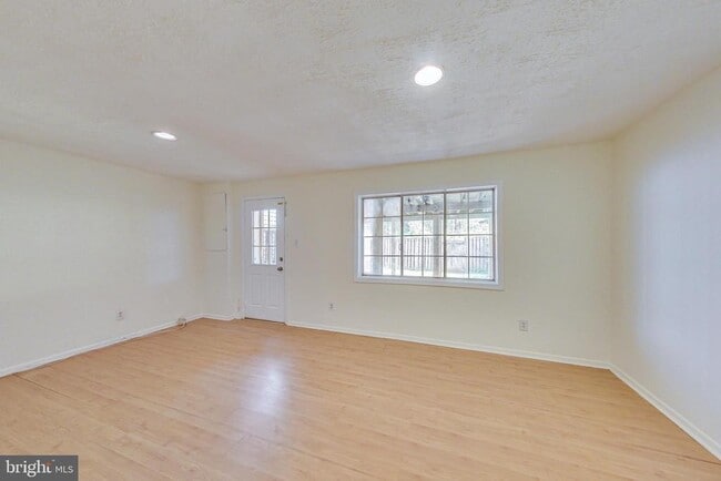 Building Photo - 11141 Captain's Walk Ct