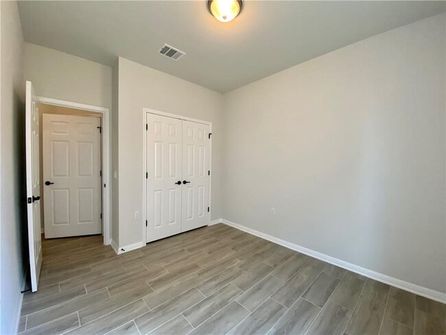 Building Photo - 809 Falkland Trace