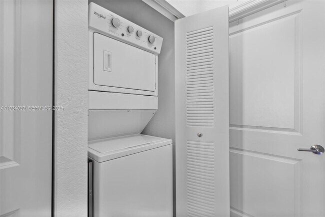 Building Photo - 1270 NW 3rd Ln