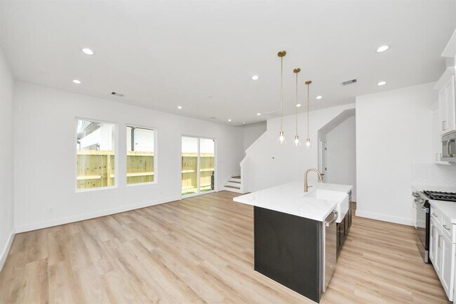 Building Photo - 107 Frawley St