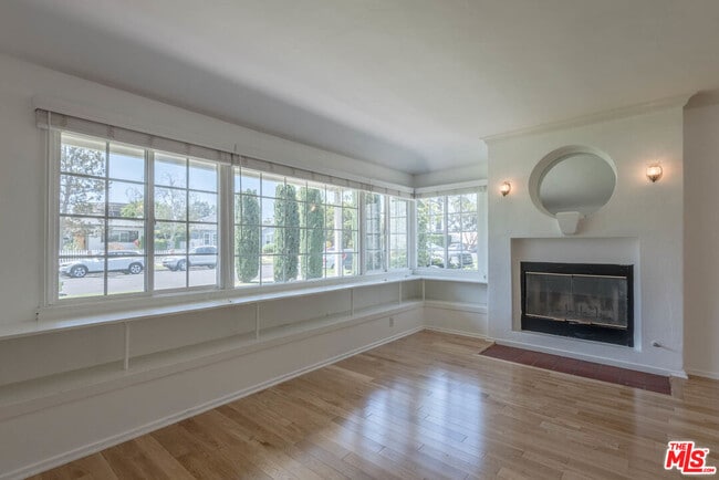 Building Photo - 5112 Auckland Ave