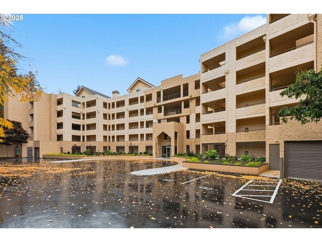 Building Photo - Rare 2 Bed 2 Bath + Loft Quintet Condo with Resort-Style Living in Portland’s West Hills