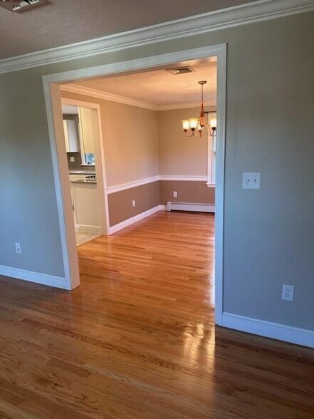 Building Photo - 202 Dale St