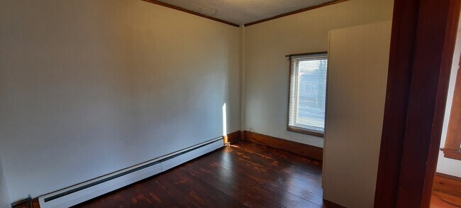 Front Bedroom - 1043 Stillwater Ave