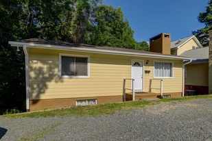 Building Photo - 514 Hillsborough St