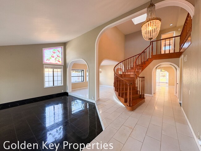 Building Photo - Welcome to this stunning 4-bedroom, 3-bathroom home located in the desirable La Costa neighborhoo...