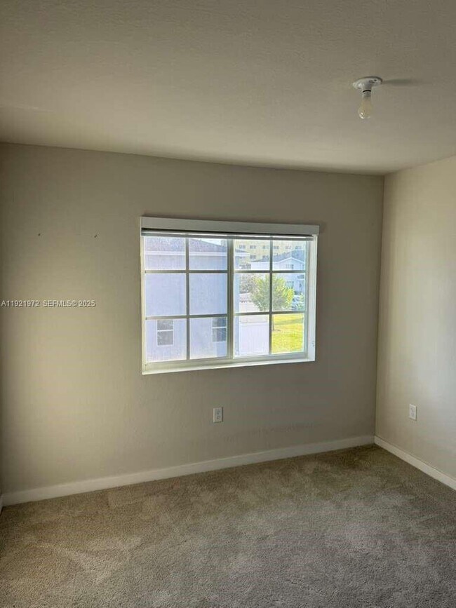 Building Photo - 1020 NW 5th Terrace