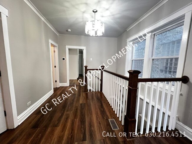 Building Photo - 1439 N Artesian Ave