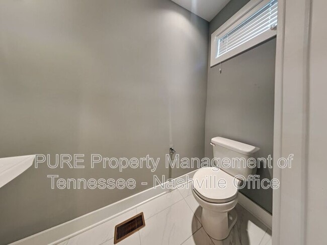 Building Photo - 1704B Simpkins St