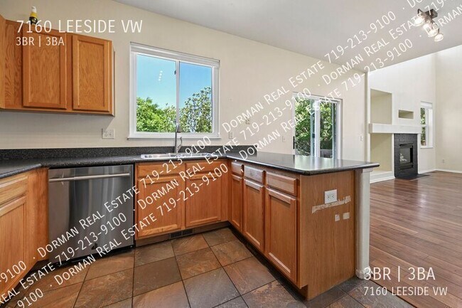 Building Photo - 7160 Leeside View