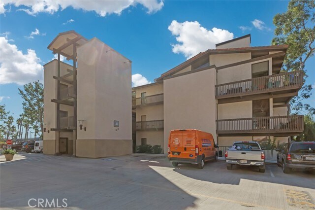 Building Photo - 7235 Marina Pacifica Dr S