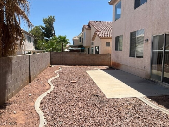 Building Photo - 302 Waterton Lakes Ave