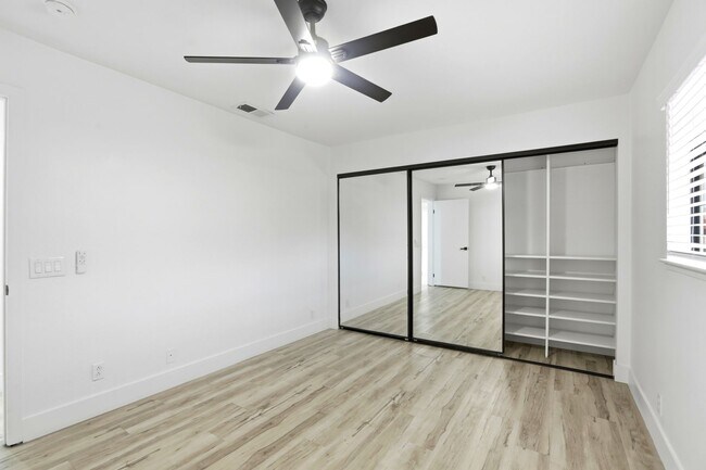 Building Photo - Beautiful 2 Bedroom Condo in China Town District