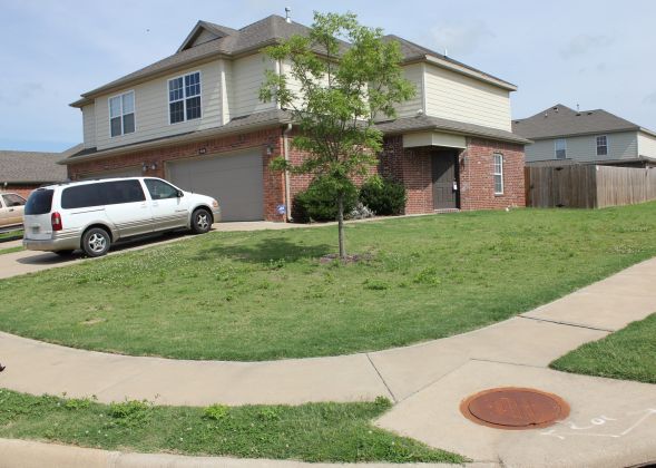 Building Photo - 830 Oakwood Ct