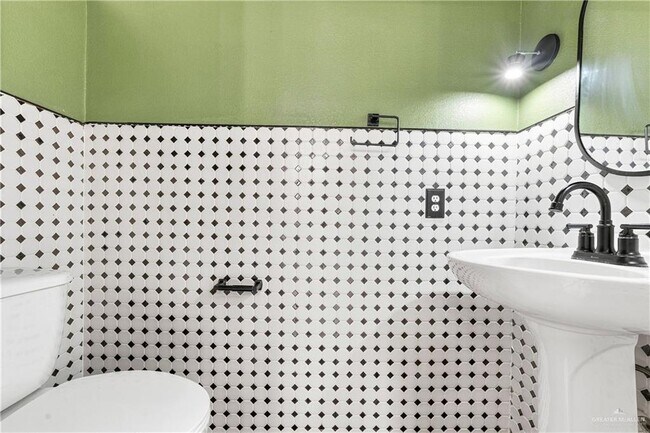 Building Photo - 37 San Esteban St