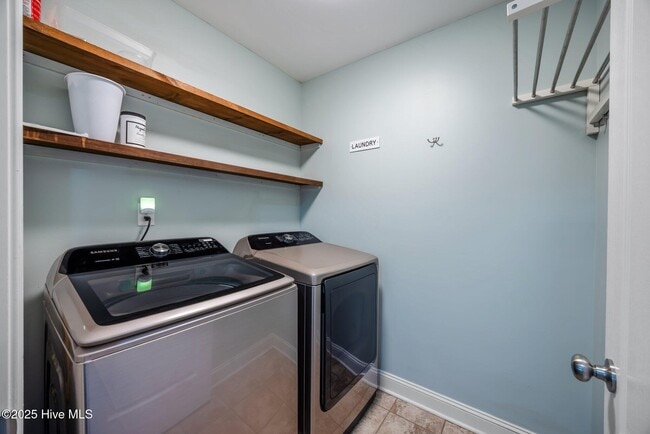 Building Photo - 204 N Brig Dr