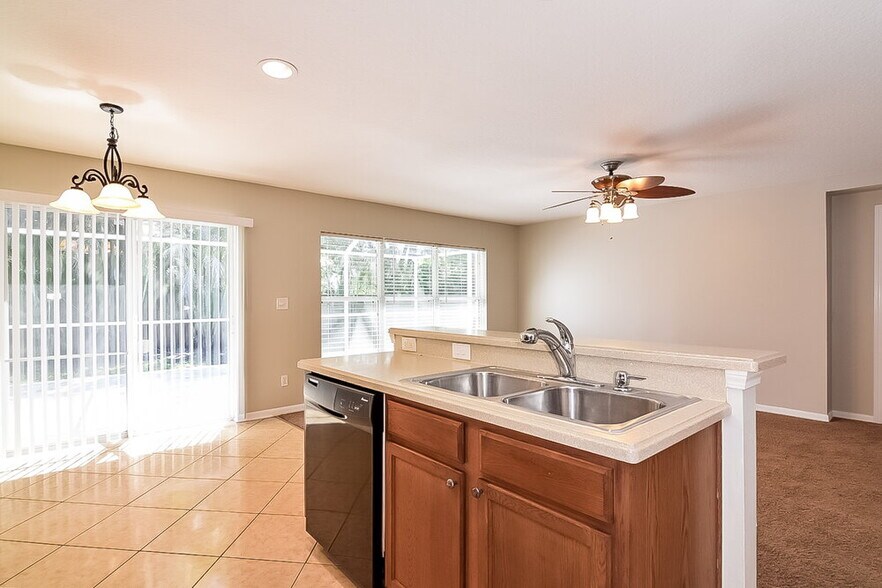 Building Photo - 406 Chimney Rock Dr