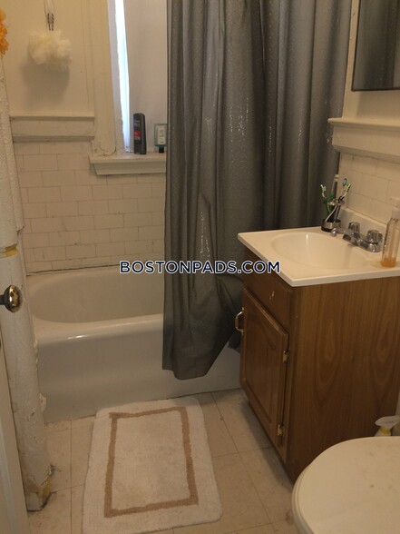Building Photo - 1171 Boylston St
