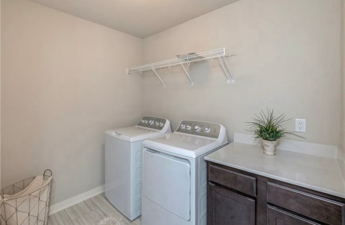 On-site Washer and dryer - 4032 NE Timber Ln
