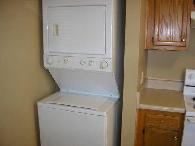 Building Photo - 4490 Woodstone Dr