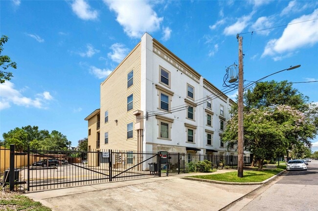 Building Photo - 3501 Chenevert St