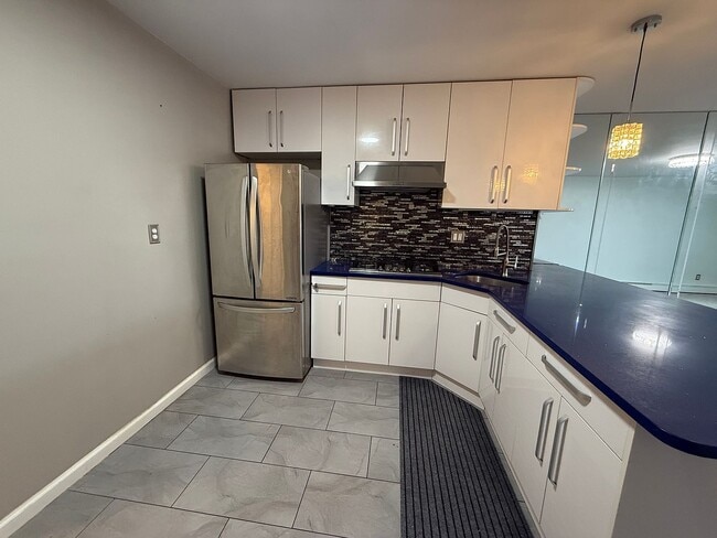 Building Photo - 1310 84th St