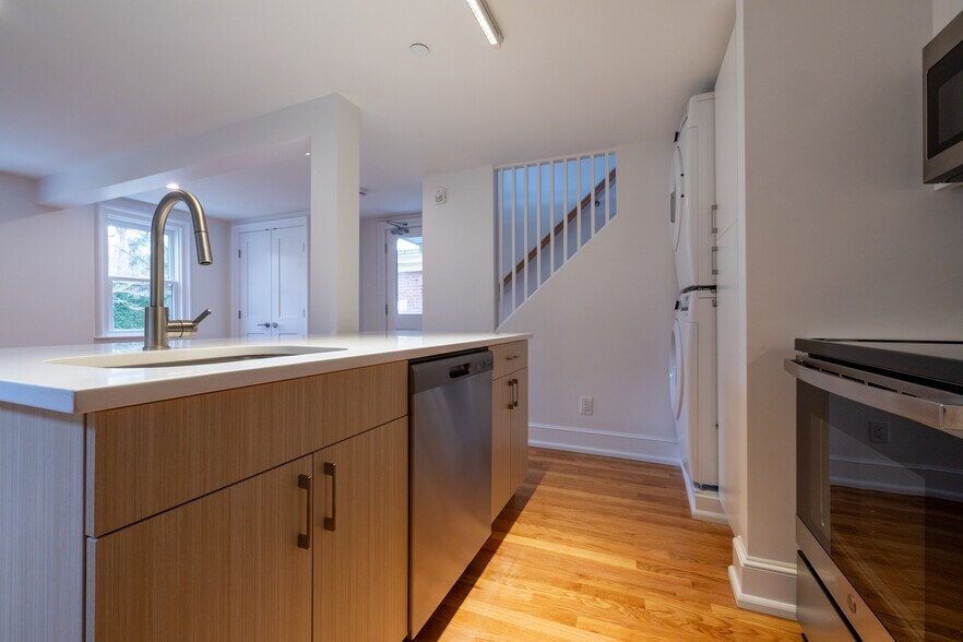 Primary Photo - 31 S Perry St