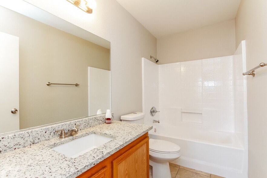 Building Photo - 1024 Sky Forest Dr